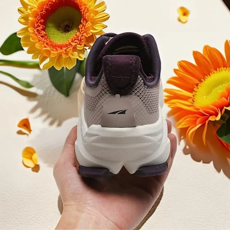 حذاء عالي الامتصاص للصدمات للجنسين: مقاوم للاهتراء، مضاد للتضاريس لجميع التضاريس للجري والمشي لمسافات طويلة على الجبال