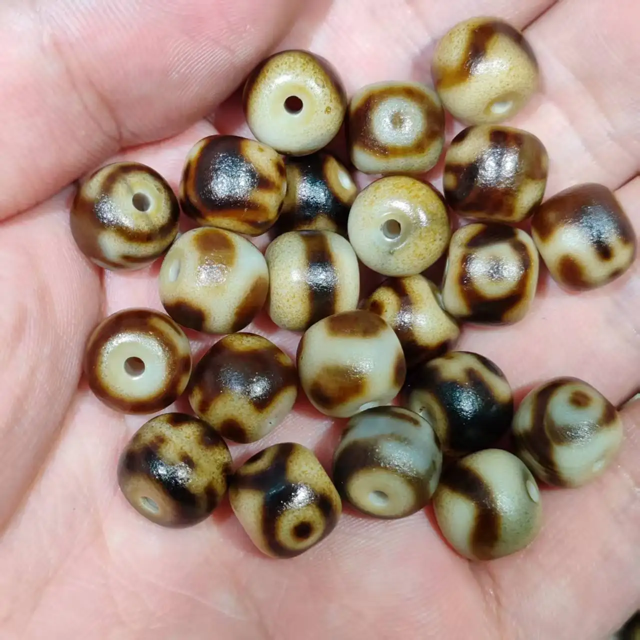 200pcs Special Offer: Taiwan Black Gold Penetrating Old Style Weathered Agate Bead Necklace Pendant DIY Accessories Dzi