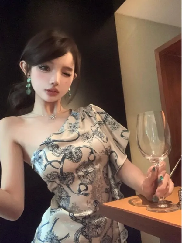 Damski letni satynowy top z nieregularnym dołem, wysokiej jakości, w stylu vintage z kwiatowym wzorem, francuski krótki rękaw.