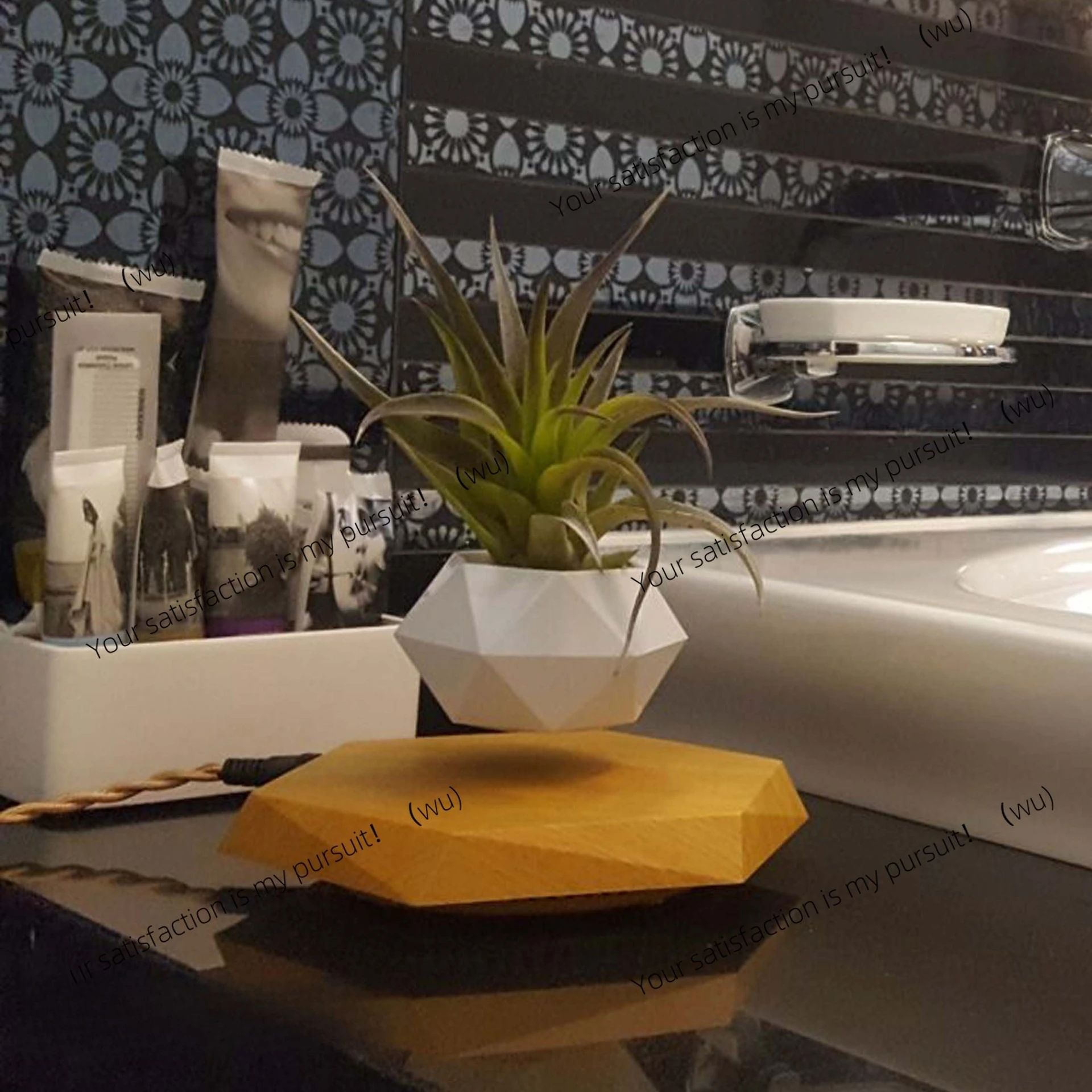 Internet celebrity smart products, creative fashion ornaments, magnetic levitation potted black technology