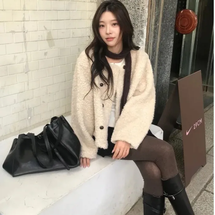 

Faionable корейское женское пальто Or Шикарное зимнее универсальное мягкое слиповое пальто Простой круглый Ne с двойной пуговицей и меховой отделкой...