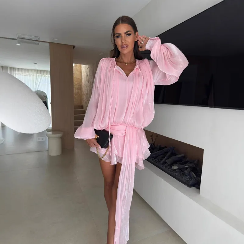 فستان قصير أنيق مكشكش بأربطة للنساء 2025 فستان حفلات مطوي بأكمام واسعة ورقبة مستديرة بلون سادة ملابس للإجازات جديد