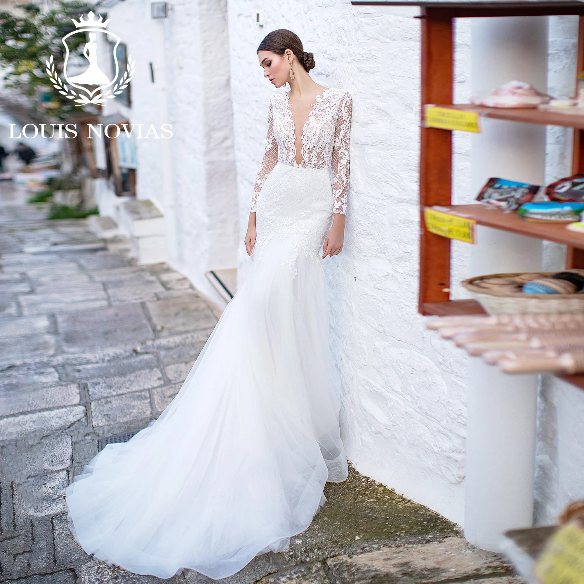 

LOUIS NOVIAS New Arrival Luxurious Long Sleeve Deep V-neck Appliques Backless Brush Train Wedding Gown Vestidos De Novia