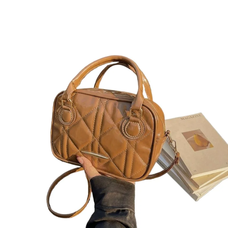 Light Luxury Niche Pillow Bag 2026 Fashion New Handbag Diamond Korean Fragrant Shoulder Bag Messenger Bag Temperament Commuting