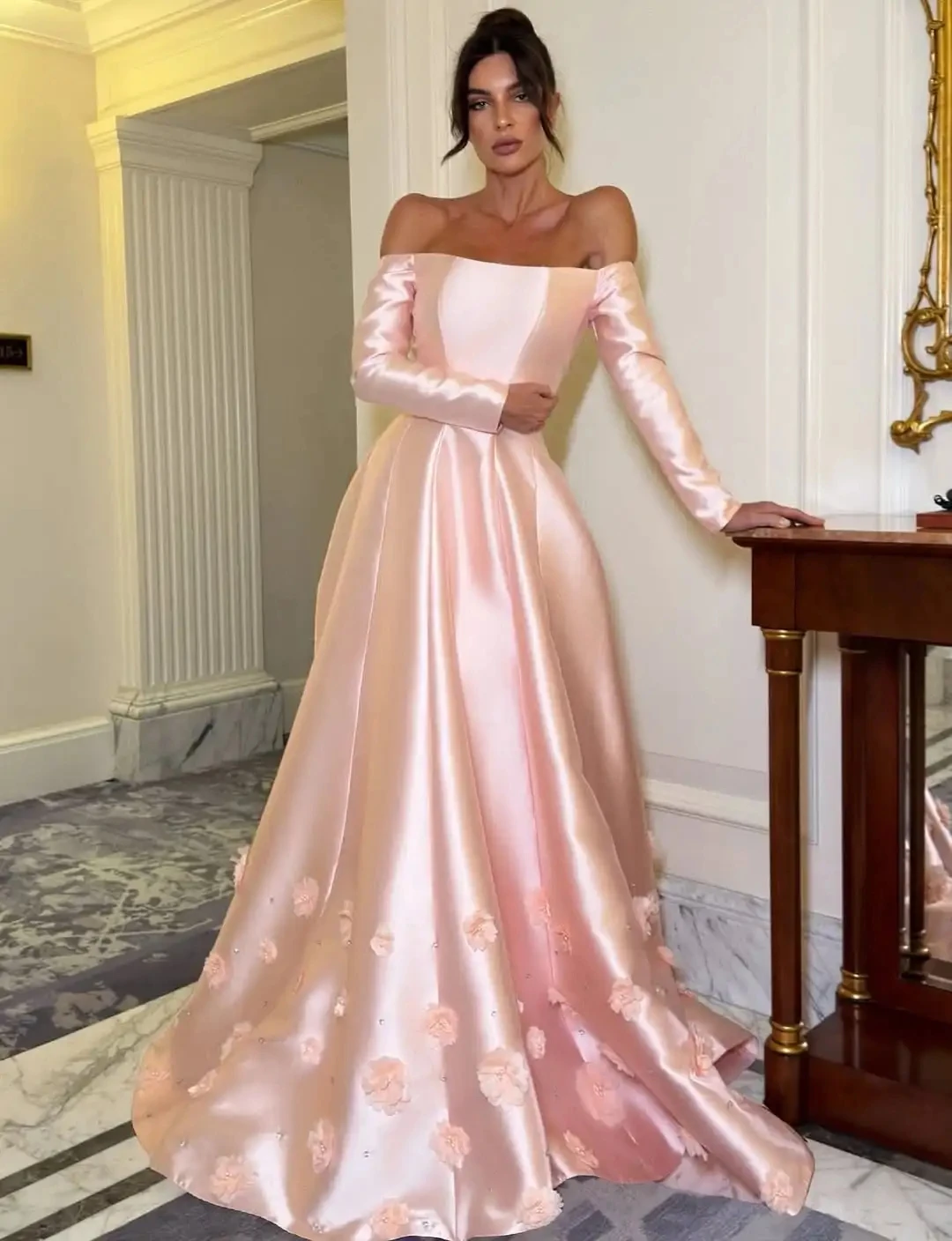 Nuevo vestido de banquete de noche rosa moderno 2026 con hombros descubiertos flores 3D vestidos formales de satén para fiesta de graduación para desfile cumpleaños árabe