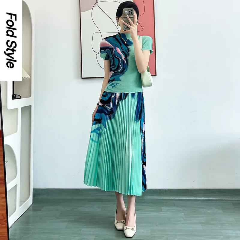 

Real Time Photo of The 2024 Summer New Miyake Wrinkled Fashion Slim Fitting Small Shirt, Printed Pleated Skirt, Two-piece Set