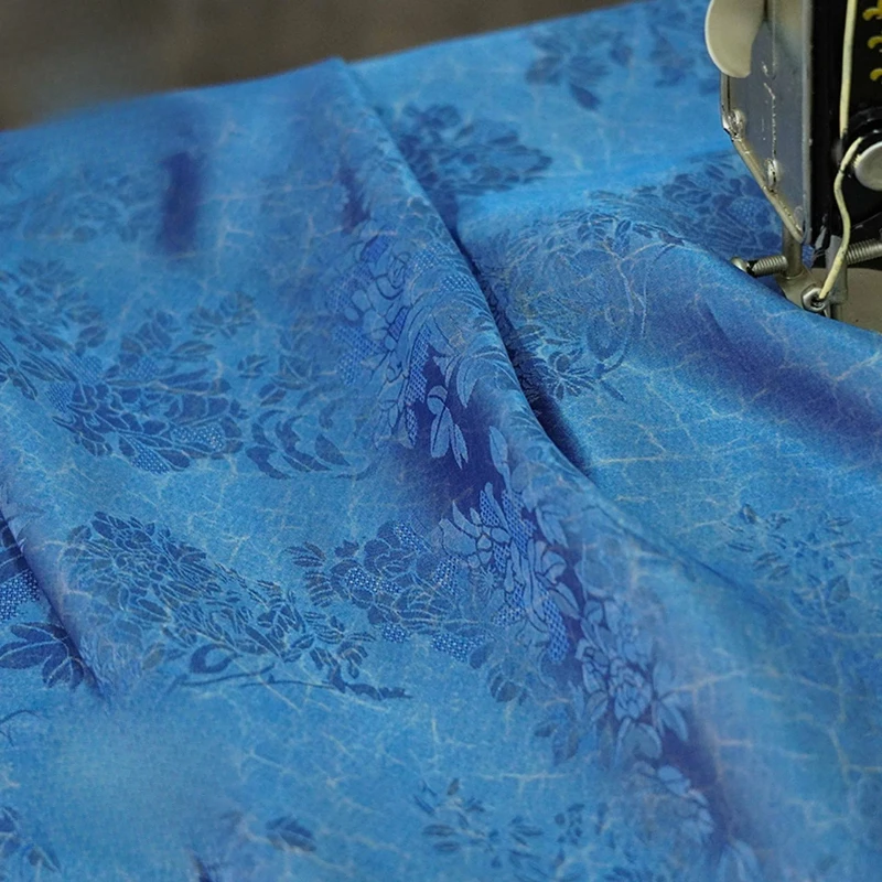 

Chinese Floral Jacquard Xiangyunsha Fabric Rayon Printed Material for Cheongsam Dress Chinese Style Vest Embossed Textile