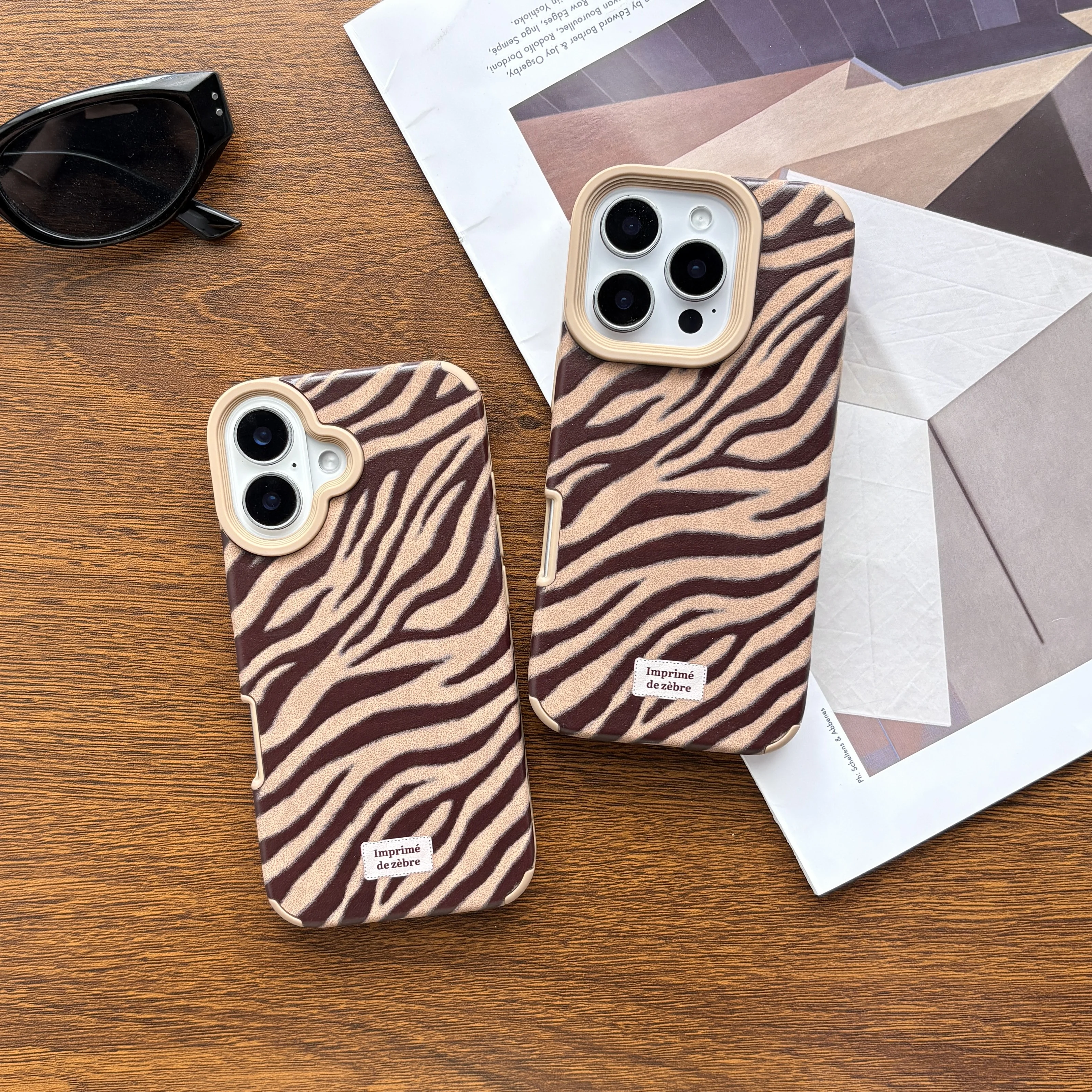 レトロブラウンフェイクレザー ゼブラ柄 水波紋 マットテクスチャ スマホケース iPhone 13 14 15 16 17 Pro Max 17 Air対応