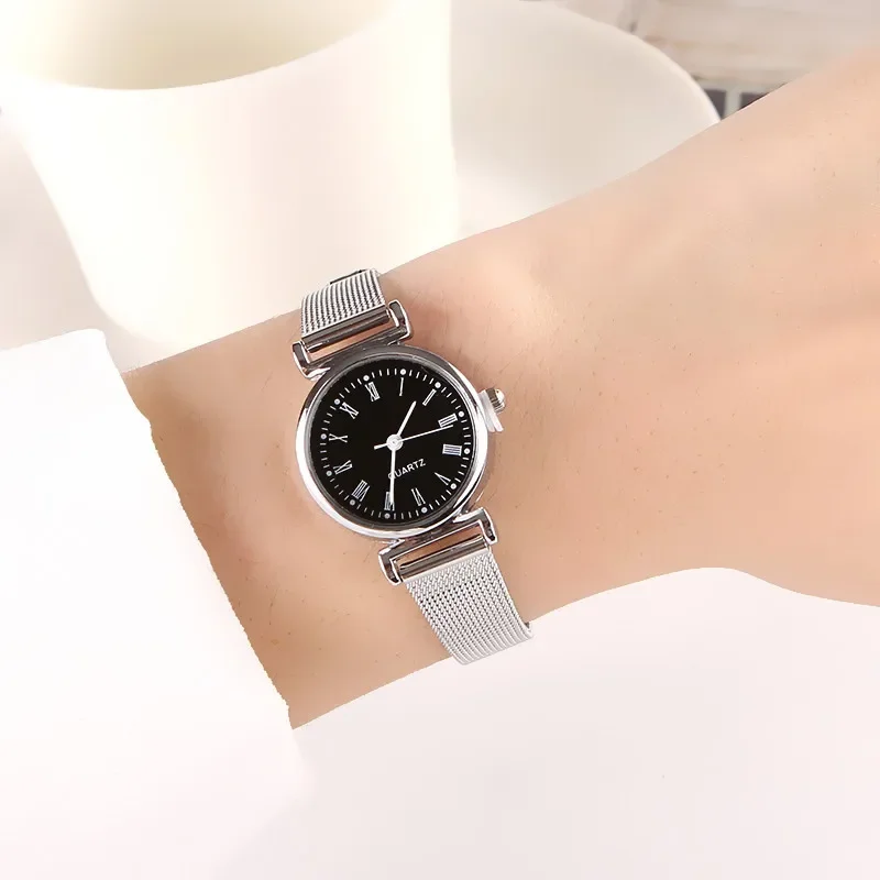 Luxury Ladies Watches Casual Small Dial Ulter Thik Band Elegant Ladies Quartz Watch Wrist Watch Classic Watches Relogio Feminino