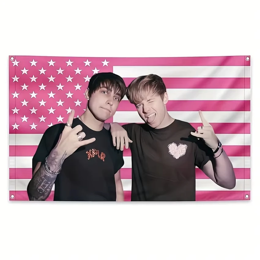 1-teiliger Wandteppich mit US-Flagge von Jack und Johnny Sam Colby |   Rosa Sterne und Streifen-Design |   Perfekt für Studentenwohnheime und Schlafzimmer (Flachdruck)