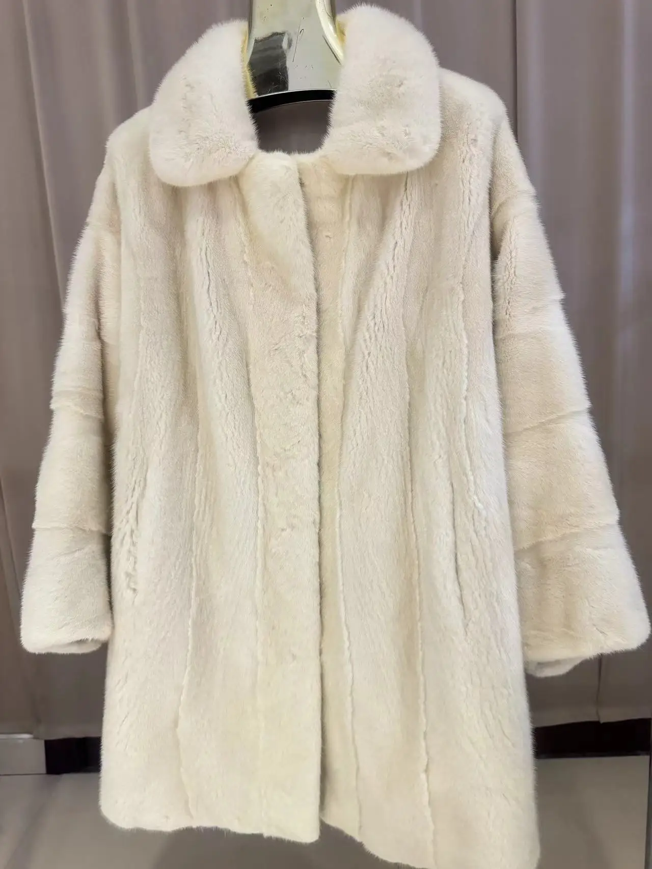 2024 new fashion winter thick warm luxury natural mink fur coat middle length  white color  high quality real fur mink coat