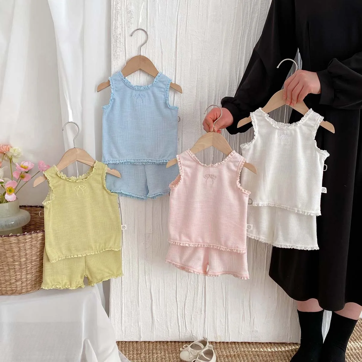 

Ins summer baby girl cute bow embroidered lace sleeveless top shorts, girls bow soft and comfortable, spring and summer 2 suit