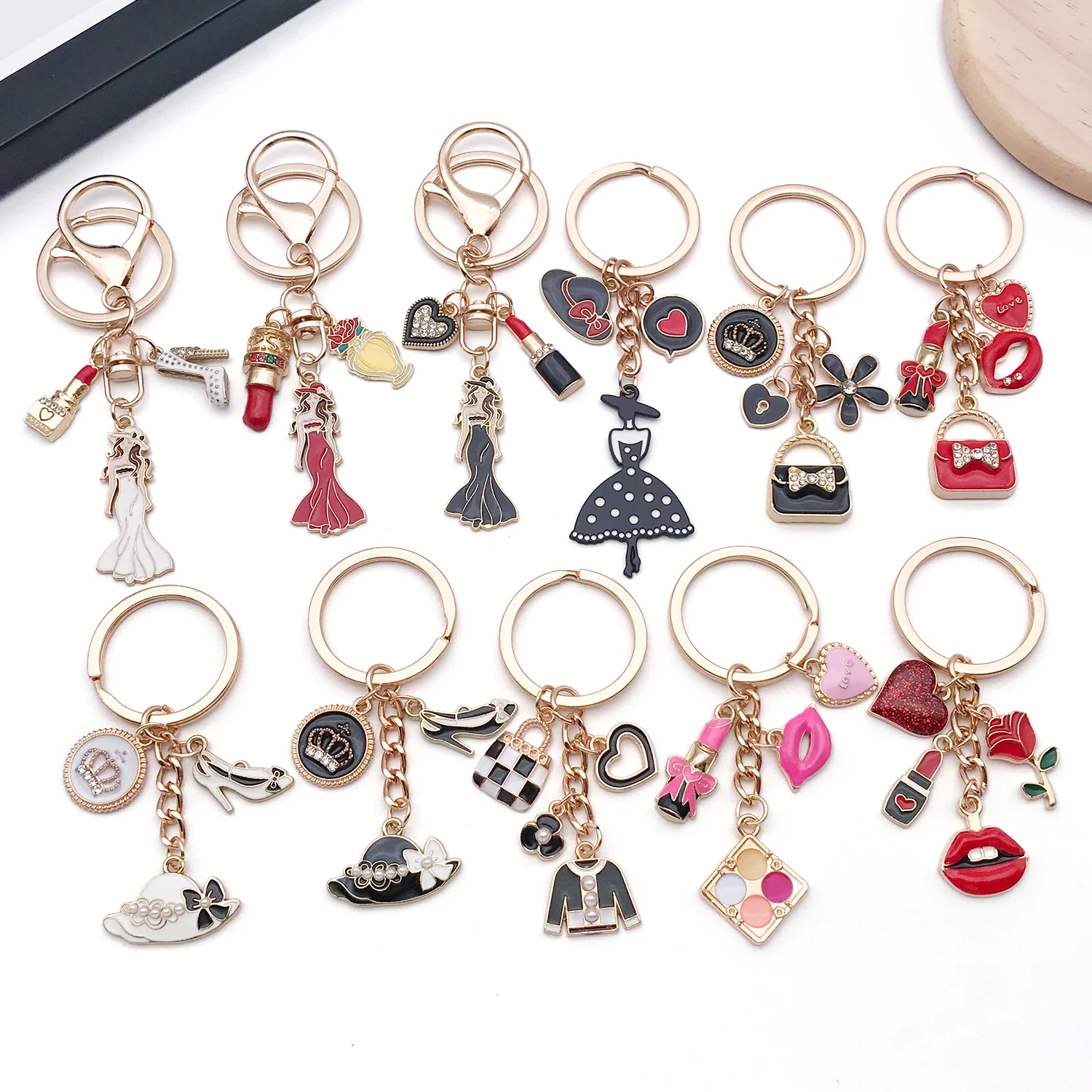 1 шт. Черная корона со стразами, губной помадой, сумкой, брелок на высоком каблуке, аксессуар для рюкзака, портмоне, кулон в подарок.