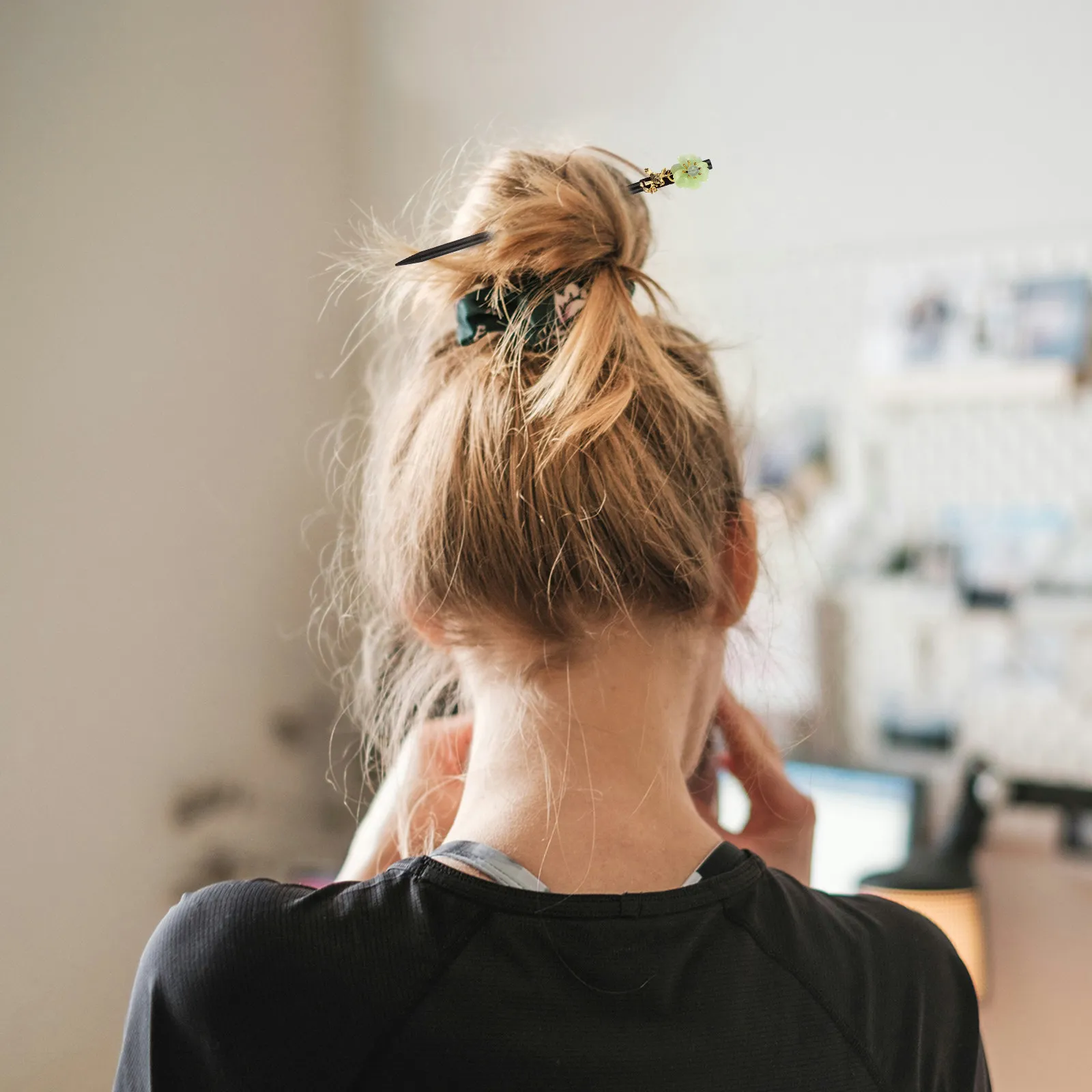 

1Pcs Wooden Hairpin with Flower Bird Design Retro Hairpin for Adult Female Traditional Chinese Style Simple Elegant Hair