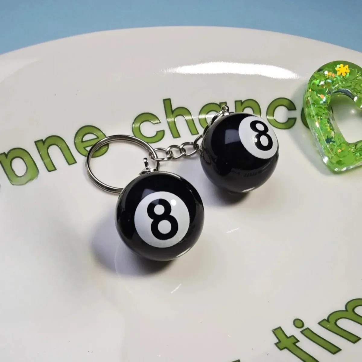 25 مللي متر أسود 8 البلياردو المفاتيح كرة صغيرة المفاتيح قلادة من الراتنج مفتاح سلسلة مجوهرات الزخرفية هدية الهدف الفائز الكرة اكسسوارات