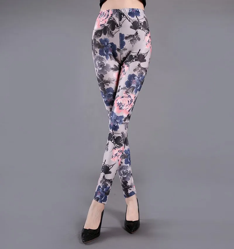 Damenmode, bedruckte Leggings, hoch elastische, schmale, figurbetonte Hosen, Streetwear, Graffiti-Muster, Stern- und Streifenmuster, Oberbekleidung, Hosen. – Detail 8