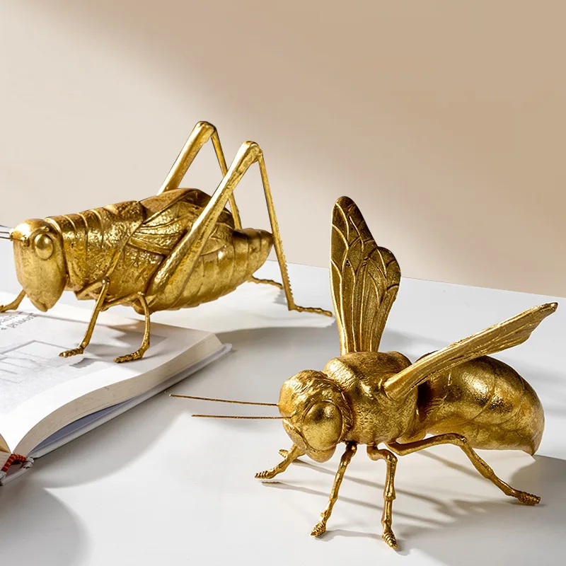 Resin Crafts Golden Insects Mantis Cricket Bee Artificial Animal Ornaments Decorative Figurines Home Decoration Accessories