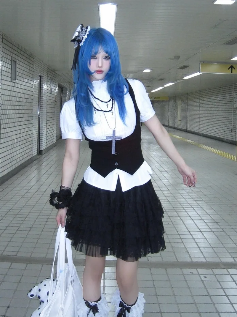 

Японский субкультура, готическая юбка, комплект в стиле Харадзюку, воротник-стойка, рубашка с короткими рукавами, тонкий жилет, мини-пуховая юбка, комплект из трех предметов