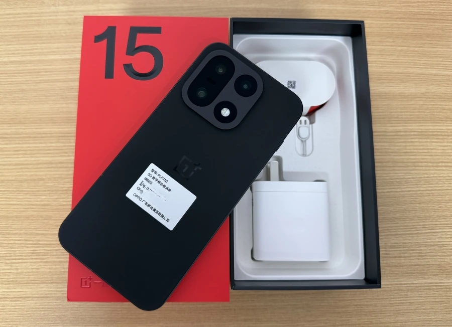 Unlocked OnePlus 15 Snapdragon 8 Elite Gen 5 6.78inch AMOLED 120Hz 50MP 7300Mah 120W Super Charger NFC OTA