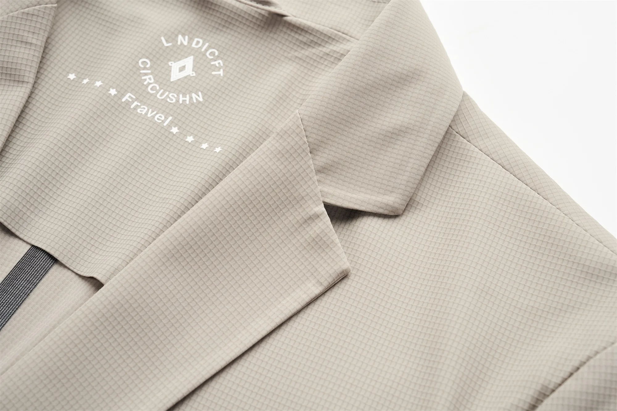 Minimalistischer Herren-Freizeitblazer aus Eisseide, Nylon-Spandex, nahtlos, hochelastisch, Sonnenschutz, atmungsaktive Sommer-Reisejacke – Detail 17