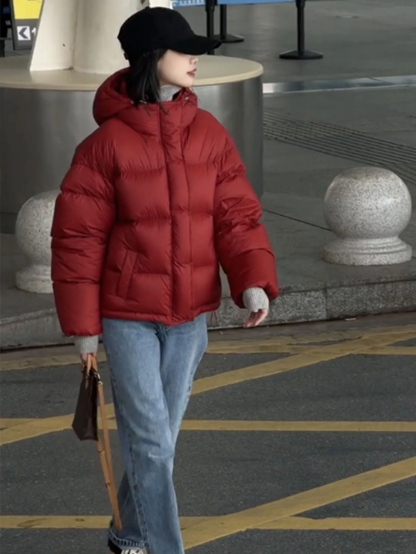 

Sli ort Red Женское пуховое пальто Jaet 2025 Новое зимнее пальто Faion Bread с высокой талией из полиэфирного волокна Белый Du down Filling