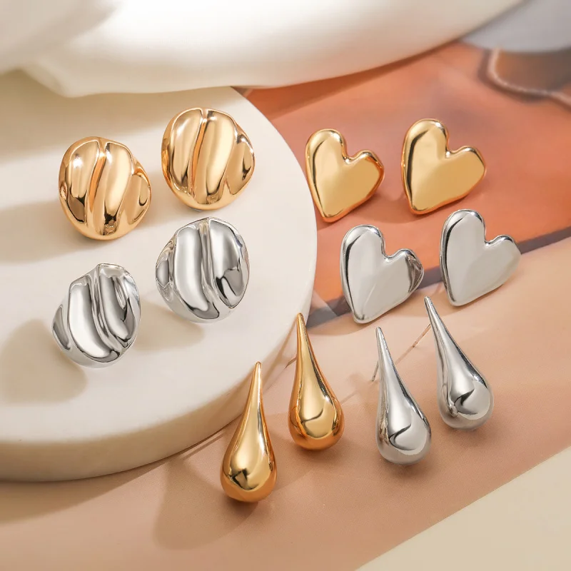 

New Simple Personality Copper Plated 18K Gold Plain Heart Geometric Earrings for Women Niche Versatile Ear Jewelry