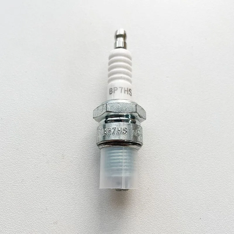 BP7HS  Spark Plug For Yamaha 2 Stroke Boat Outboard Engine Motor