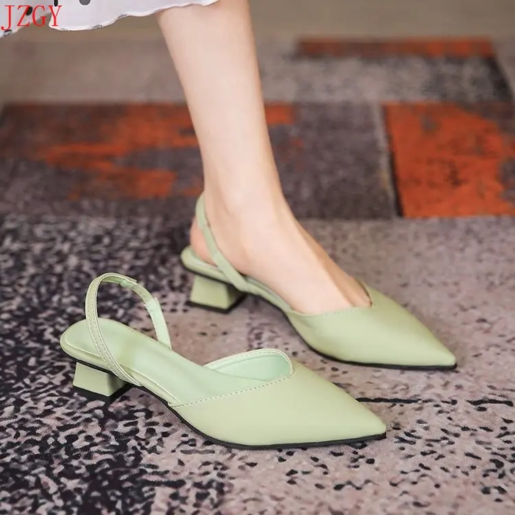 Spring and summer 2022 new commuter thick heel middle heel women\'s shoes bun head sandal women small fresh Korean casual version