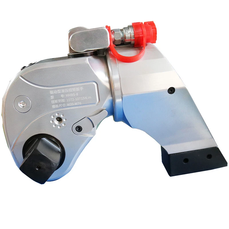 Driven hydraulic torque wrench, torque wrench