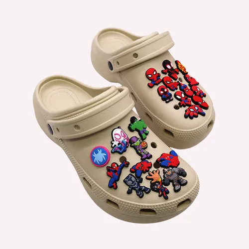 Imagen 2 del producto MINISO 1 Uds. Amuletos de zapatos de Spider-Man de Marvel dibujos animados superhéroe zueco Pin decoración de sandalias accesorios de zapatos zapatillas hebilla regalos