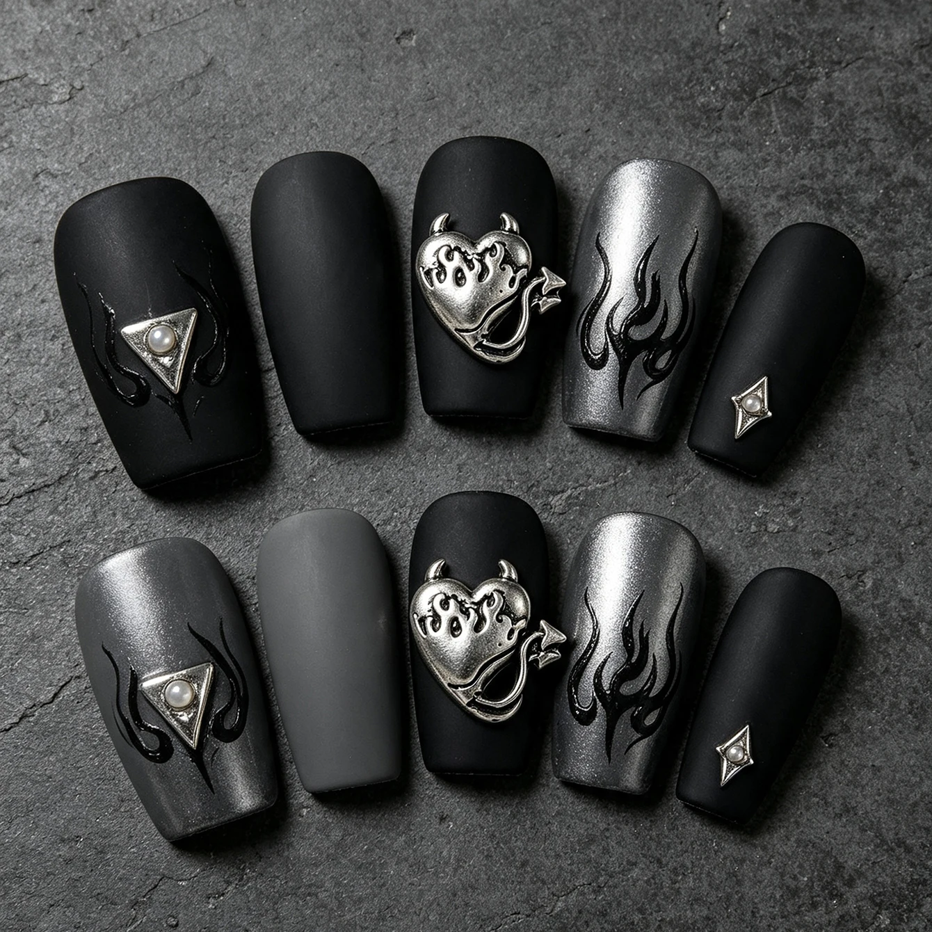 50 Pieces of European and American Retro Dark Style 3D Devil Heart Nail Decorations, Versatile Gothic Heart-Shaped Nail Ornaments, Multifunctional DIY Decoration Accessories, Fake Nail Decorations