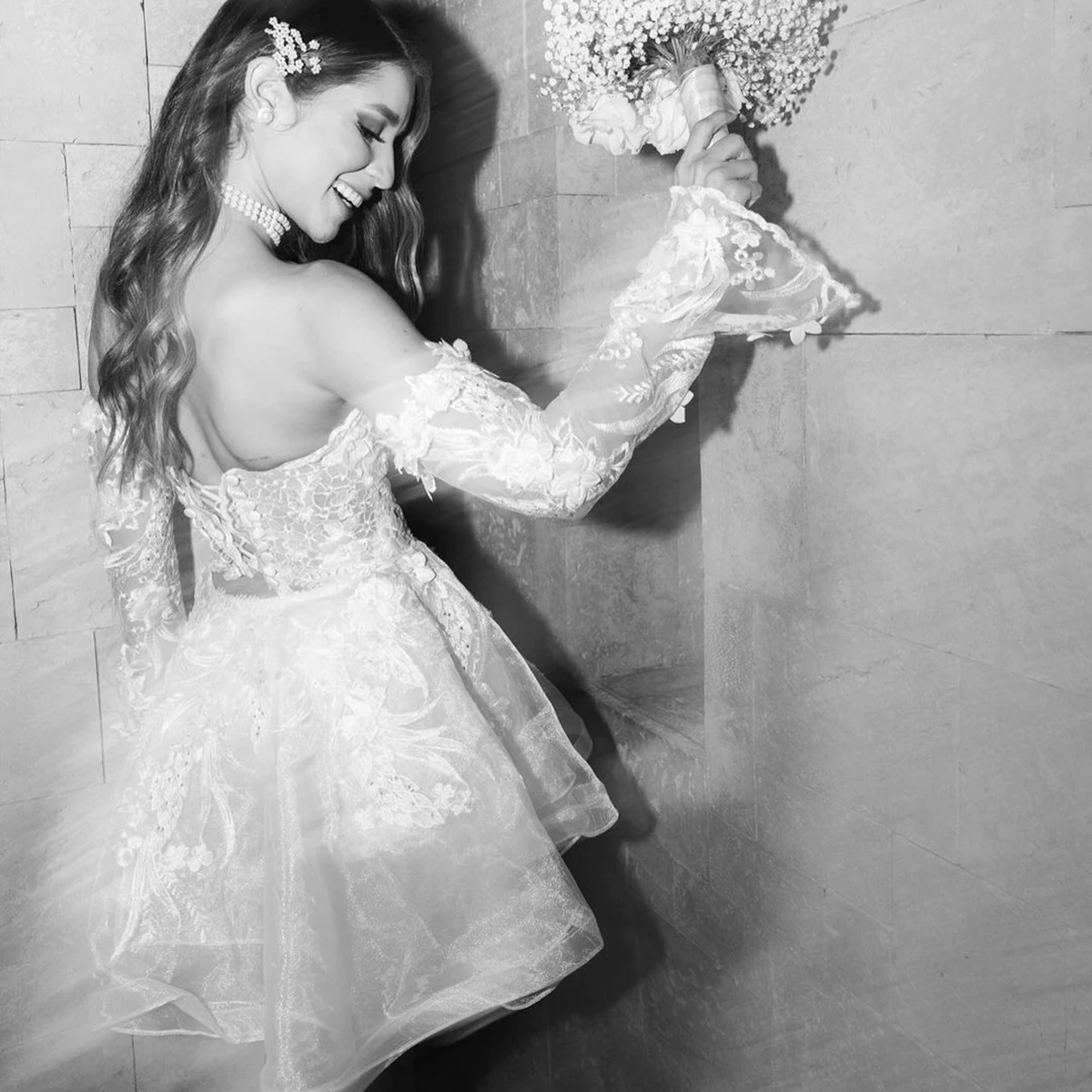 فستان زفاف دانتيل قصير حلو، رومانسي مزين بأكمام طويلة بدون أكتاف، أورجانزا لامعة مخصصة، فساتين زفاف من قطعتين