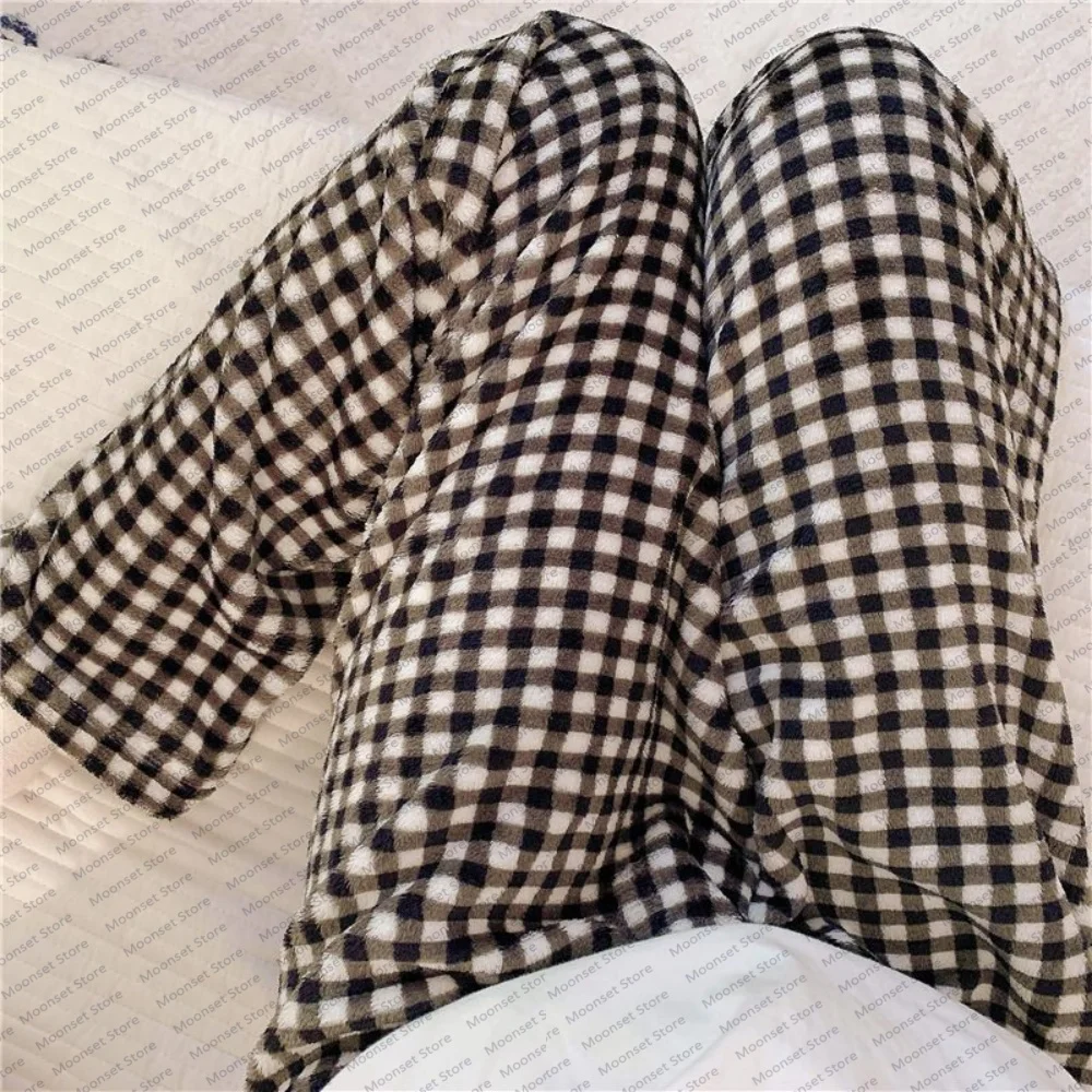 Klassische karierte Hose, lange Hose für Herbst und Winter, flauschige Flanell-Hausanzughose, warme Pyjamahose, kann auch draußen getragen werden, bequem. – Detail 6