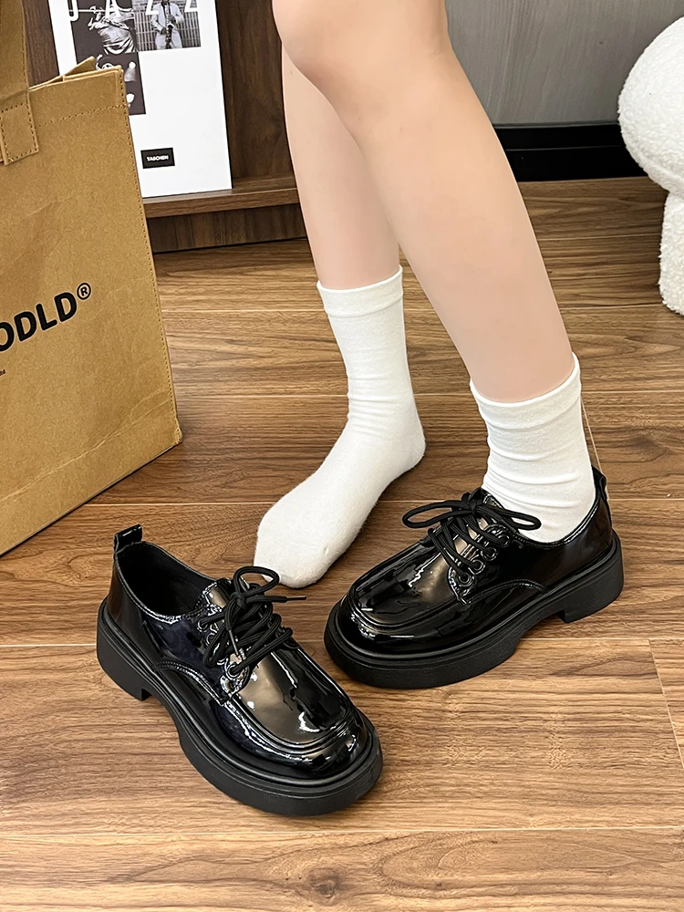 Buty damskie 2024 jesienne obuwie damskie w stylu brytyjskim chodaki platformy Oxfords czarne nowa, jesienna sukienki Preppy Retro C