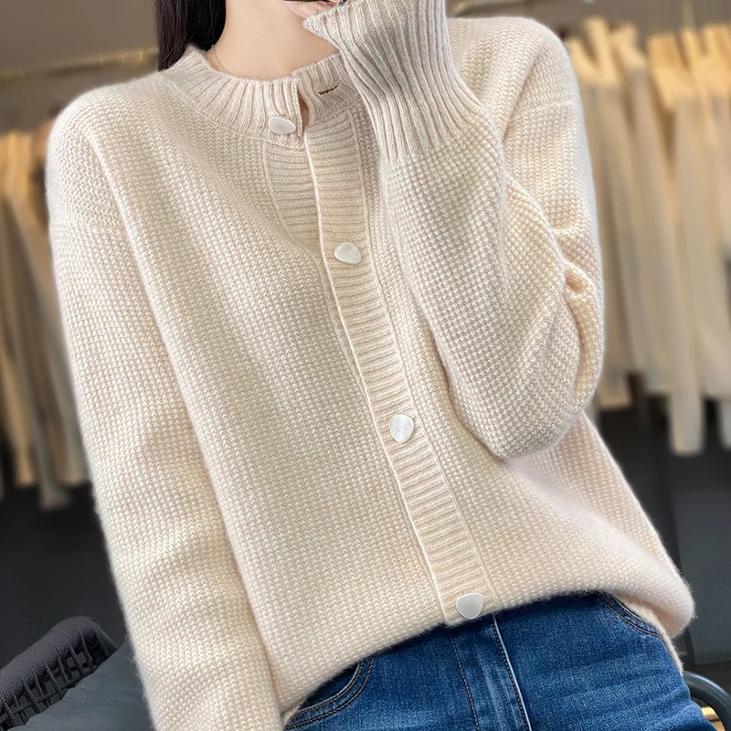 New autumn and winter sweater cardigan jacket women\'s fashion Joker wear solid color knitted tops tide.