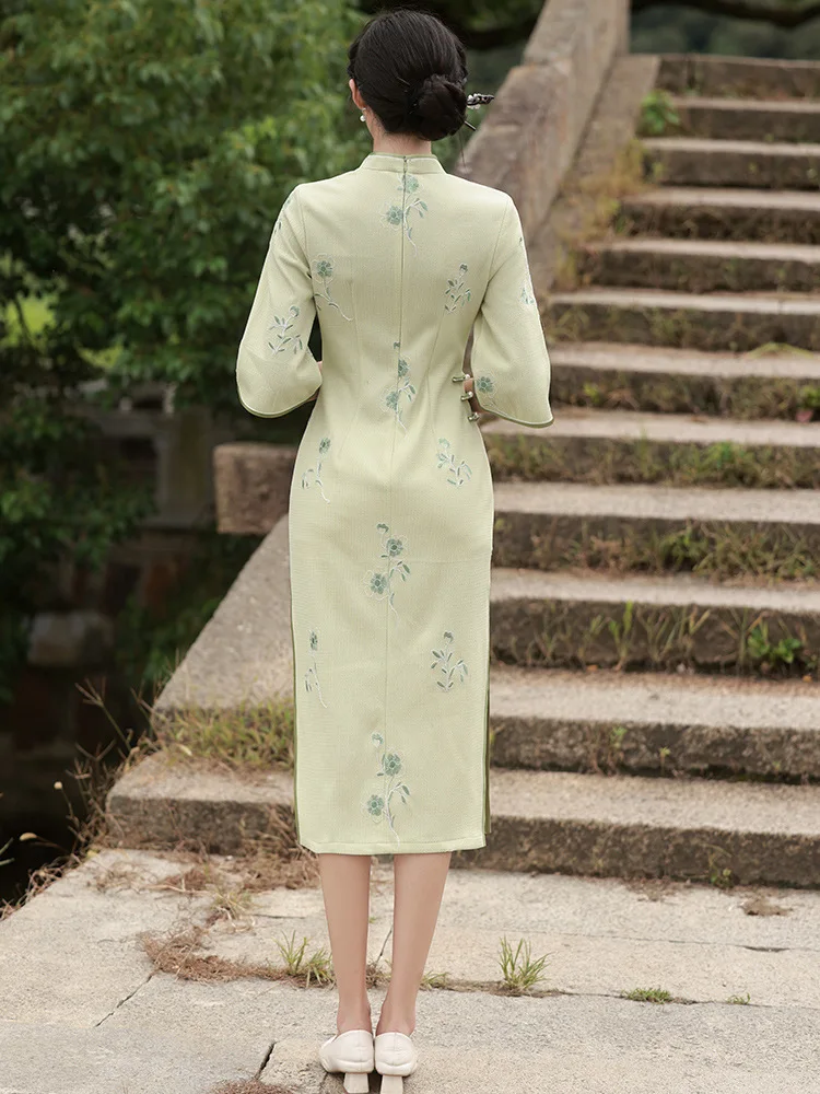 Mandarim colar chiffon bordado cheongsam, tradicional oriental, manga flare, elegante chinês de comprimento médio laço qipao