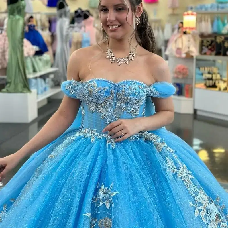 تخصيص السماء الزرقاء Quinceanera اللباس الكرة ثوب مع كيب قبالة الكتف يزين الدانتيل الديكور الأميرة ثوب حفلة عيد ميلاد