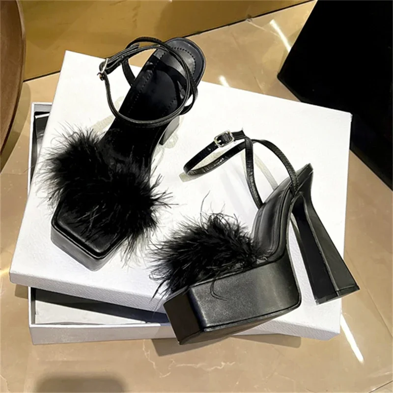 

Eilyken/летние модные женские сандалии с пряжкой и ремешком из искусственного меха, вечерние туфли на массивной платформе и супер каблуке с квадратным носком, Zapatos De Mujer