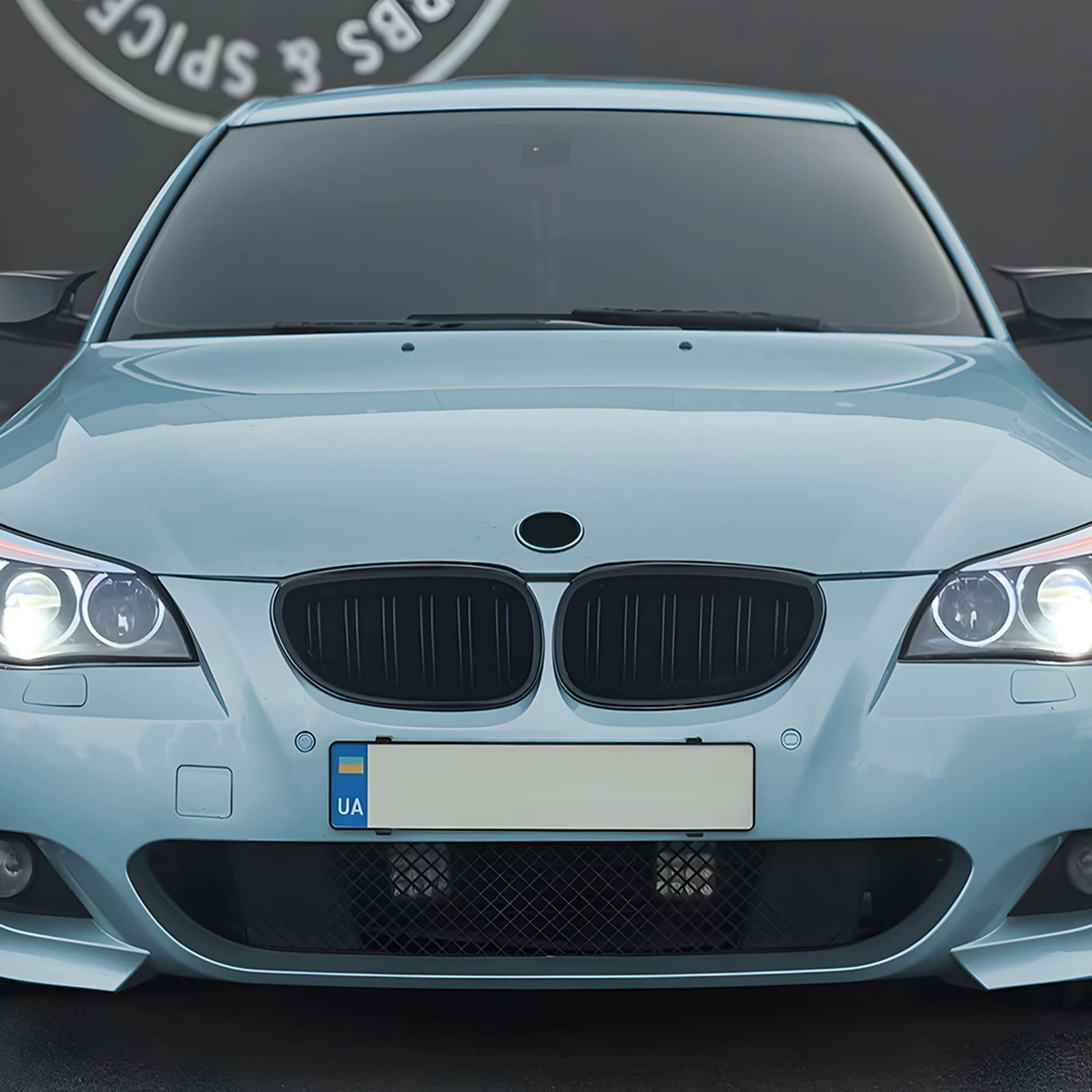 ل BMW 5 سلسلة E60 E61 M5 525i 528i 530i 535i 550i 2004-2010 الجبهة الكلى مصبغة سباق شواء سيارة المصد العلوي هود شبكة الشبكة
