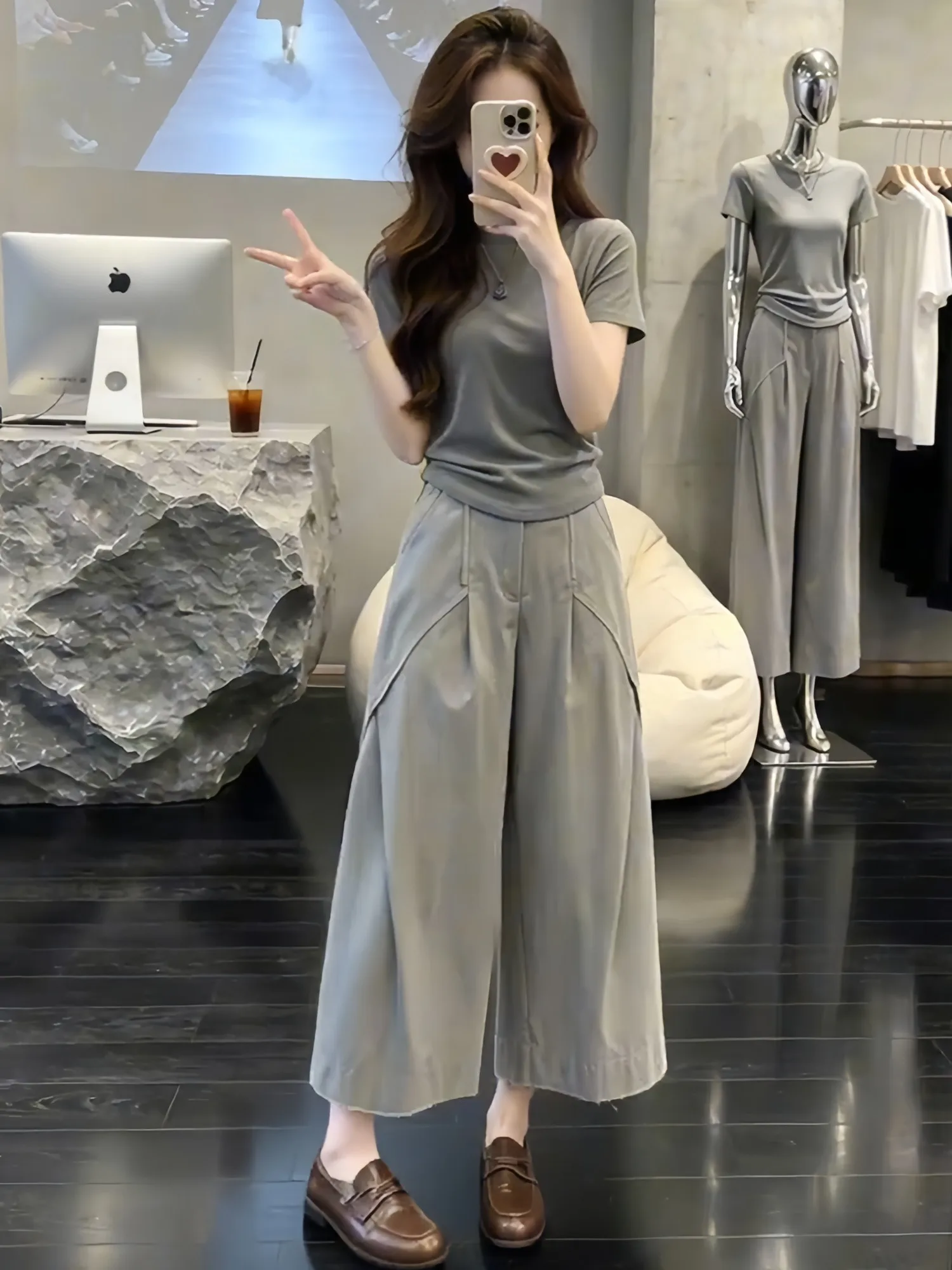 Casual Grey Short Sleeve T-Shirt And Pleated Wide Leg Pants Two Piece Set for Women Summer New Style Slim Fit Fashion Ensemble view 3