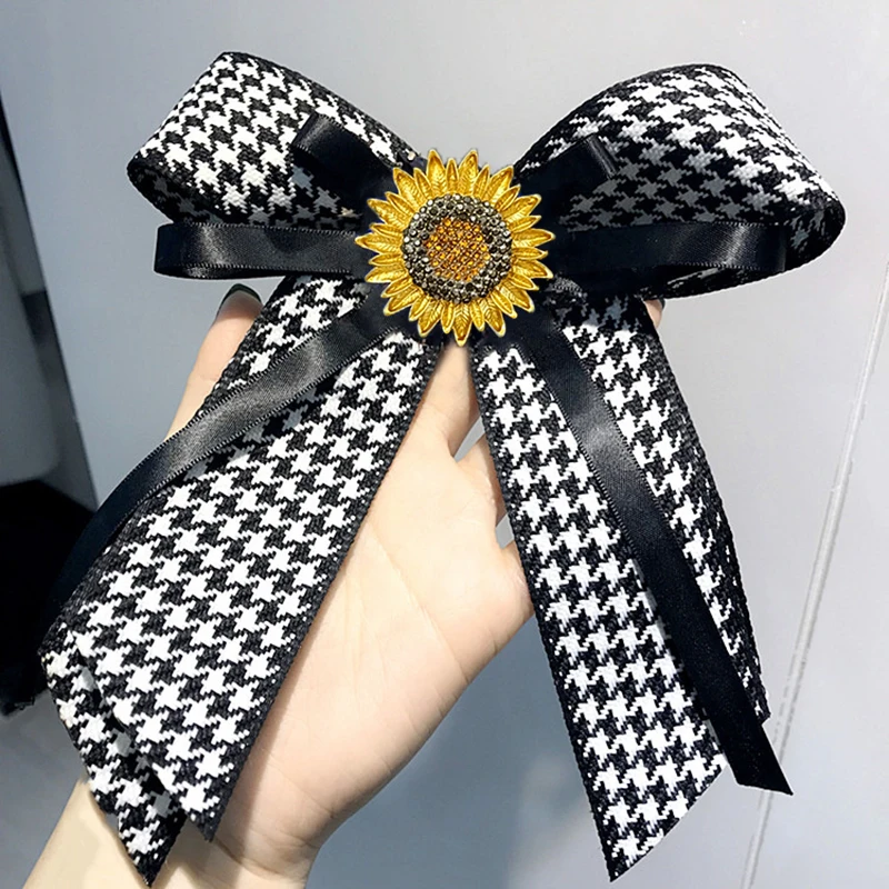 

Корейские модные женские галстуки-бабочки с узором «гусиная лапка», лентой, стразами, булавкой, ручной работы, украшения в студенческом стиле, аксессуары для рубашек, цветок на воротник