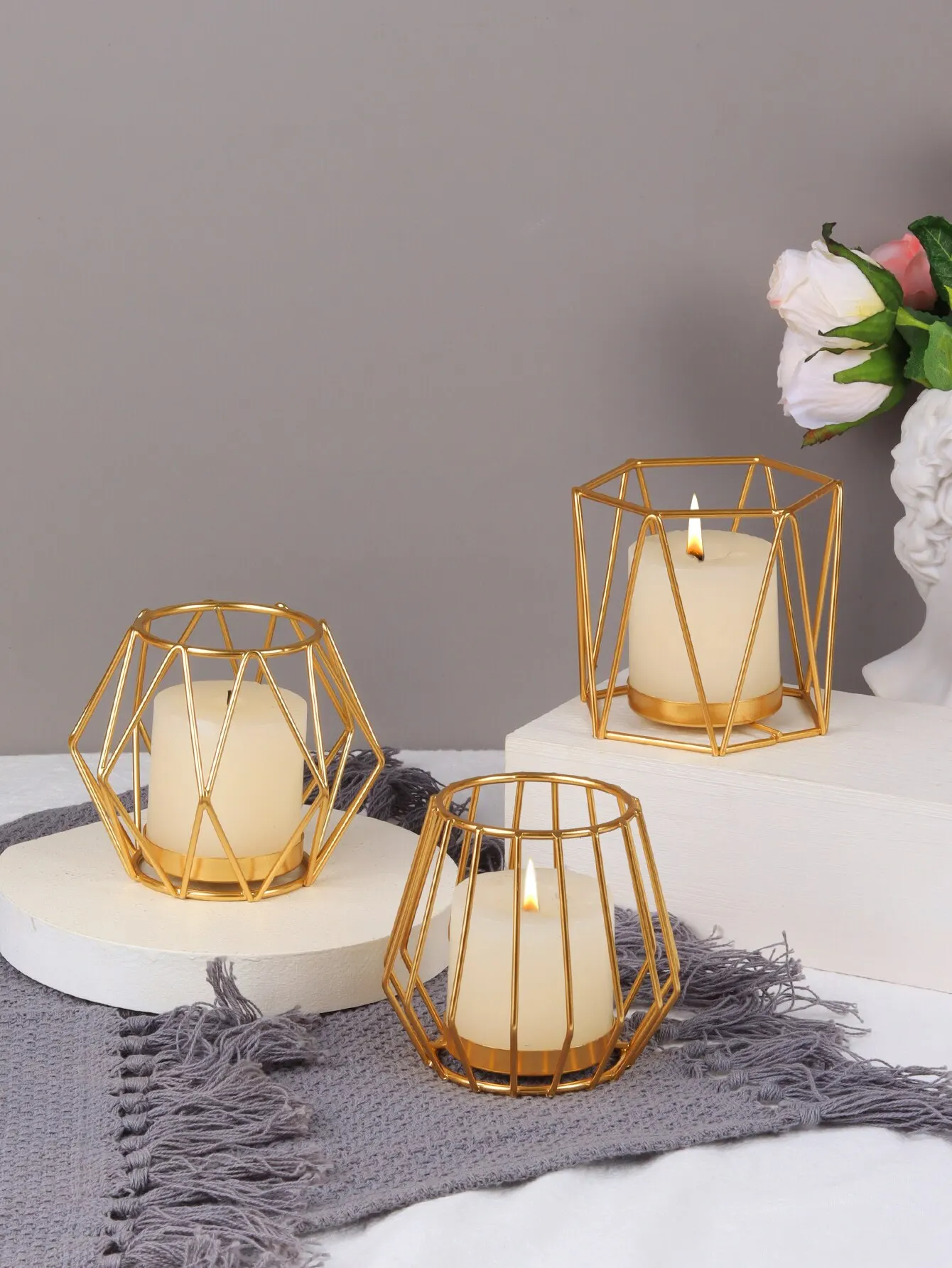 1 Nordic Gold Iron Candlestick Creative Home Model Room Hollowed out Line Home Romantic Atmosphere Candlestick Decoration