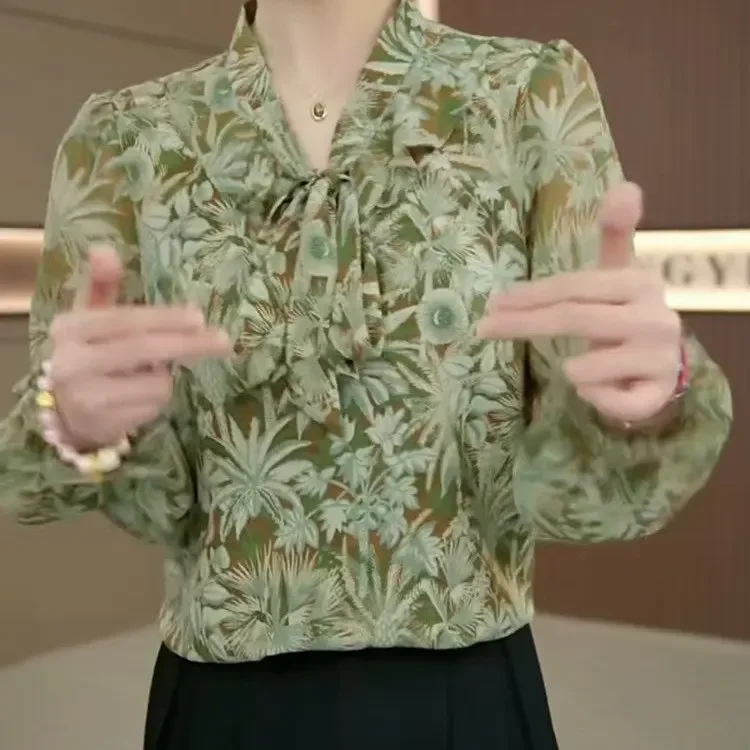 

Long-sleeved Women's Chiffon Shirt Fashionable Slim Top