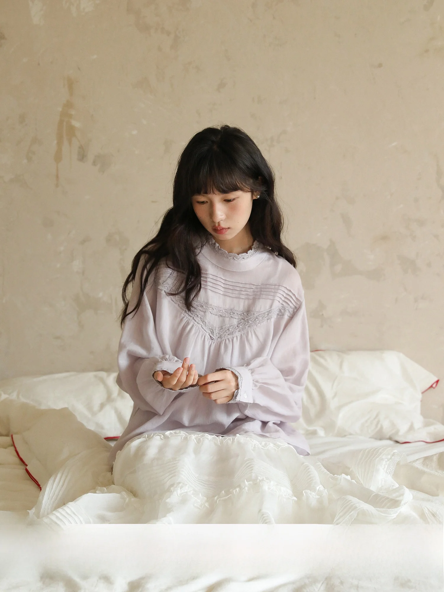 

Фиолетовая шелковая блузка с кружевной отделкой, женская, весенняя, модная, с длинным рукавом, прямого кроя, в нежном стиле, дышащая, комфортная, повседневная