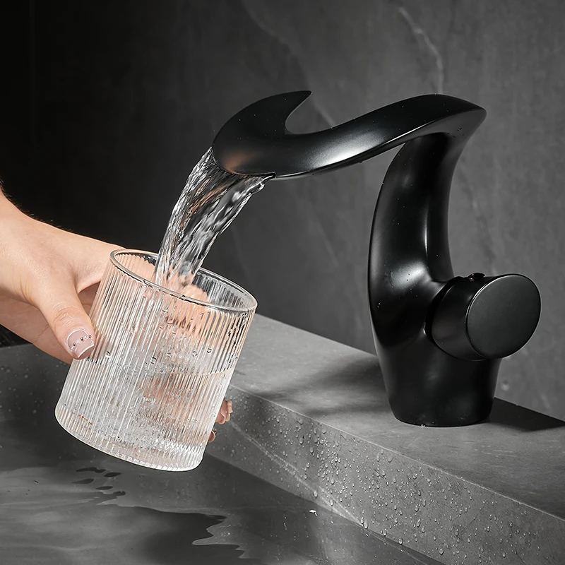 Imagem -06 - Torneira de Lavatório de Banheiro Torneiras para Lavatório de Água Quente e Fria Torneira de Pia de Luxo Criativo Deck Montado Torneira Banheiro Vintage