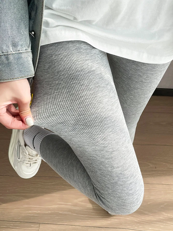 Vertikal gestreifte Damen-Oberbekleidung, thermoelastische, schmal geschnittene, gerippte Knöchelhose – Detail 7