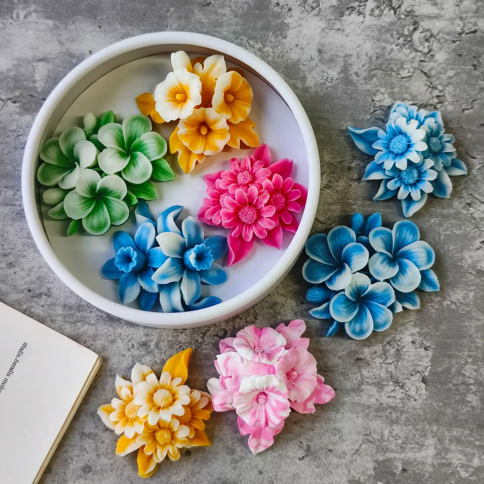 DIY Floral Resin Mold for DIY Aromatherapy Candles Diffuser Stones Plaster Handmade Soap Petal Resin Crafts and Home Decoration