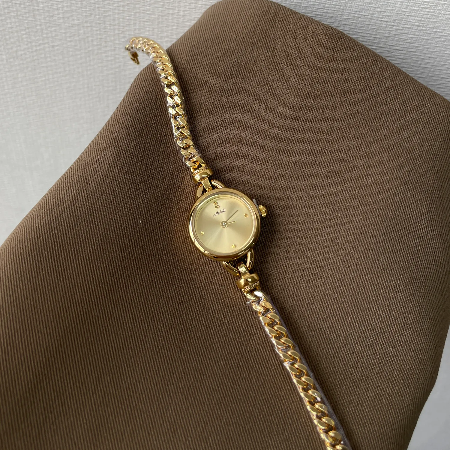 Exquisite Women'S Watch With Bracelet StrapVintage StyleNew 2026 Model.  Elegant Ladies' Wristwatch, Fashionable Women'S Watch.