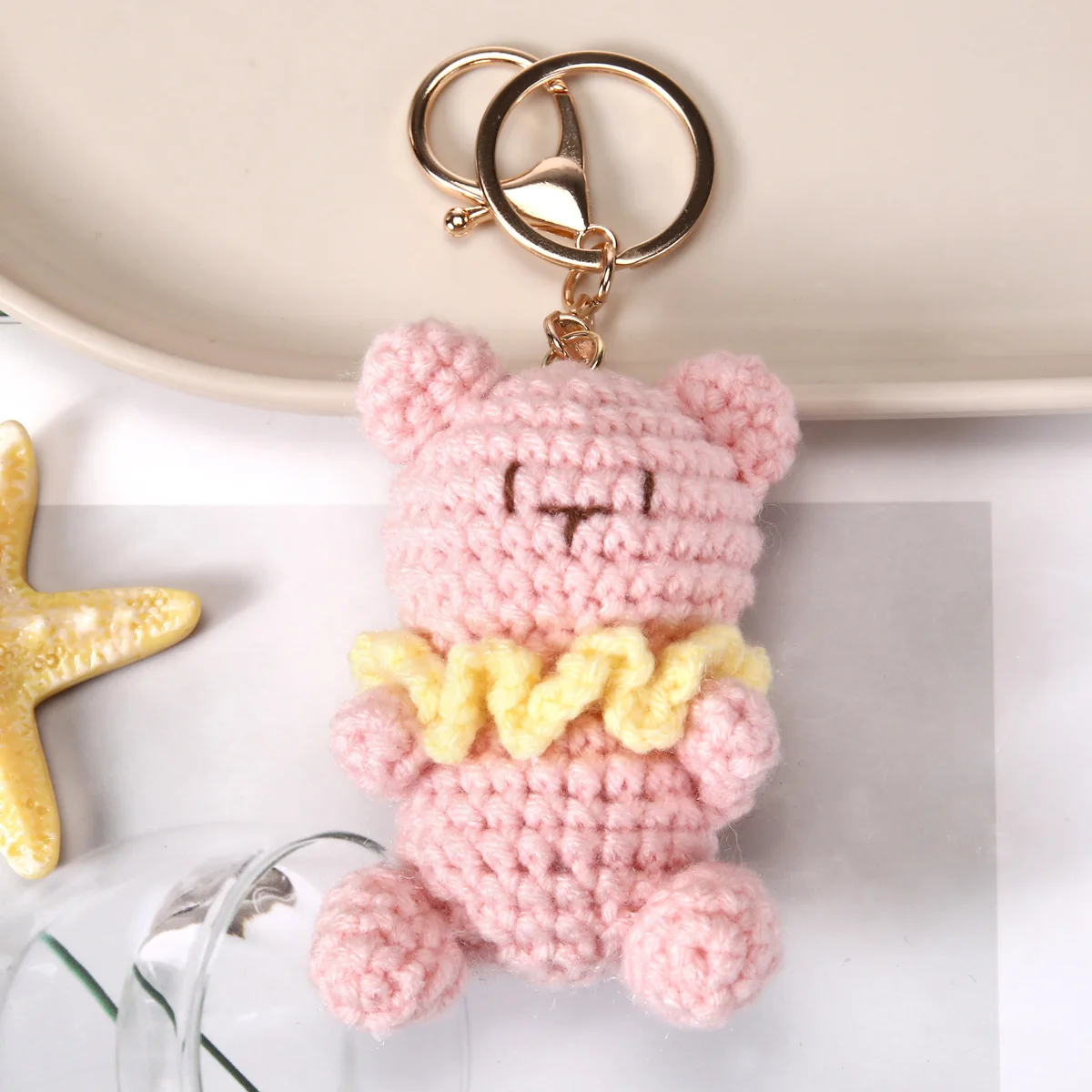 Niedlicher Häkel-Bären-Anhänger Gestrickter Tier-Schlüsselanhänger Handgewebter Bären-Schlüsselring Rucksack-Anhänger Liebevolles Geschenk – Detail 2