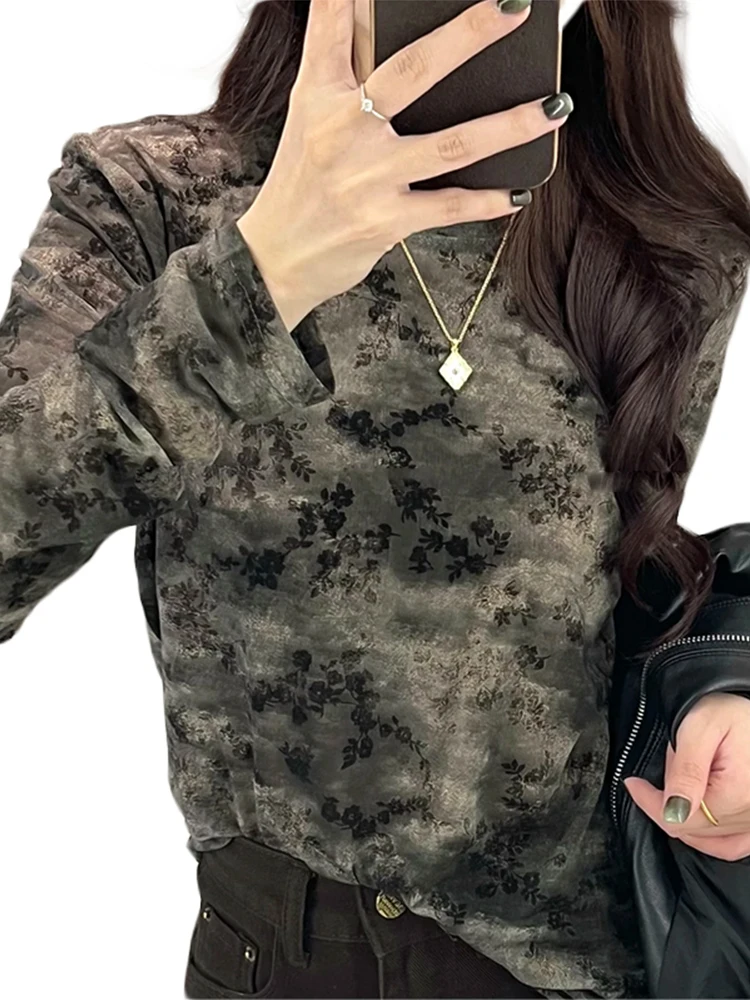 เสื้อสตรีสไตล์เกาหลี แขนยาว ทรงหลวม ผ้าเนื้อนุ่ม รุ่นใหม่ สำหรับฤดูใบไม้ผลิและฤดูใบไม้ร่วง ดีไซน์ย้อนยุค แมทช์ได้กับทุกชุด ช่วยให้ดูผอมลง พร้อมลายปัก